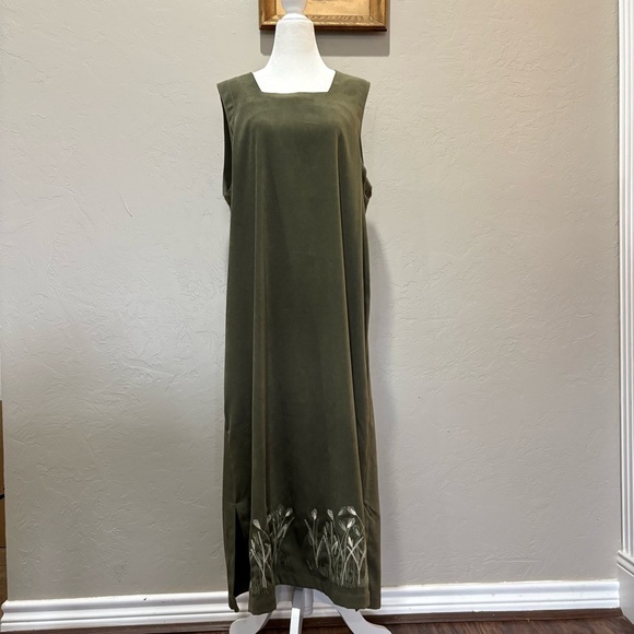 Dresses & Skirts - Decorated Originals Olive Green Sleeveless Midi Dress – Embroidered Hem LG